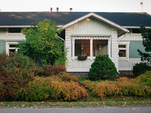 who designed this house, it looks like it was made out of popsicle sticks