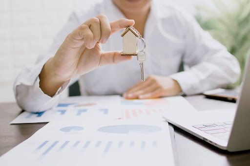 man squishing mobile home between fingers